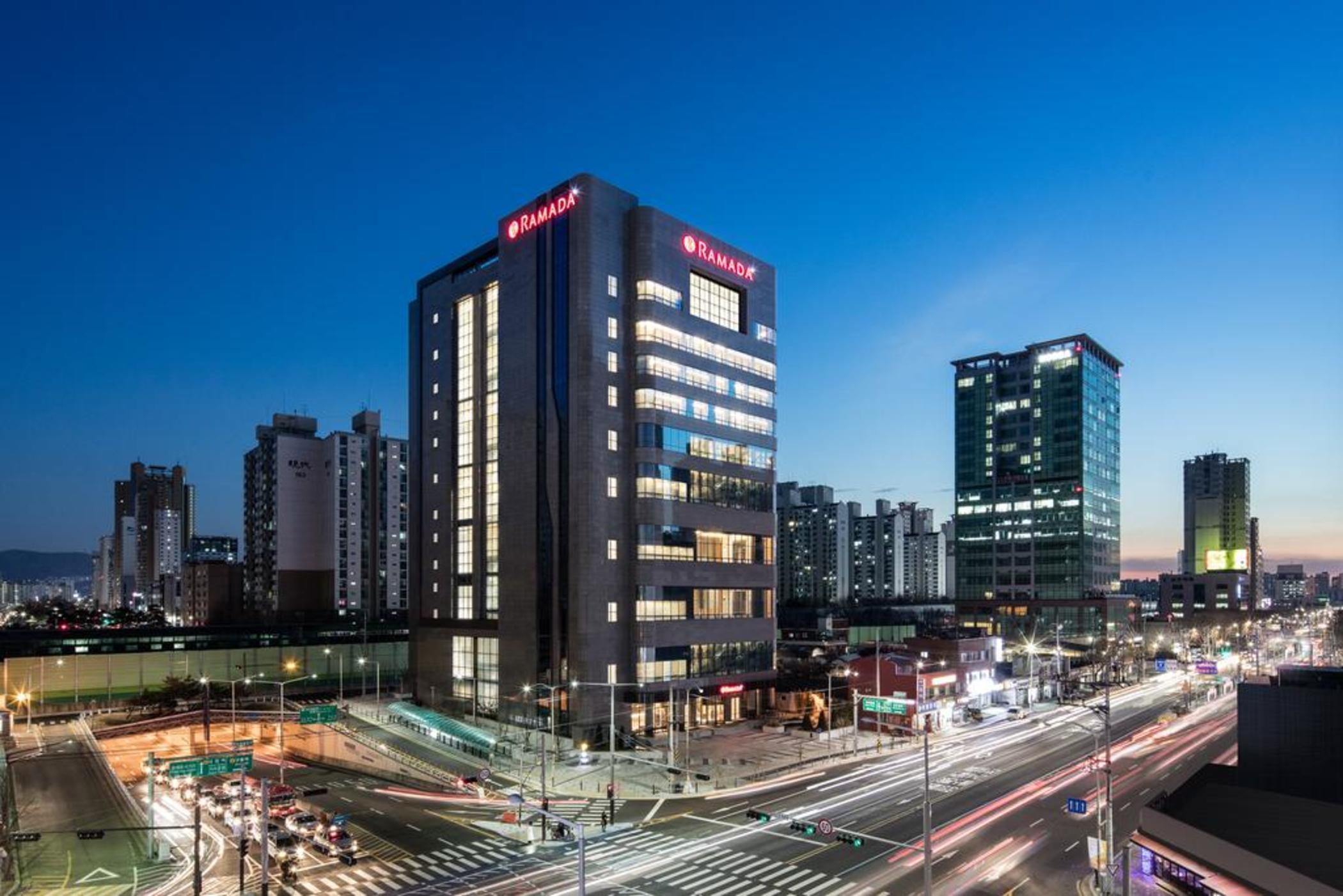 Ramada By Wyndham Seoul Sindorim Hotel Exterior foto